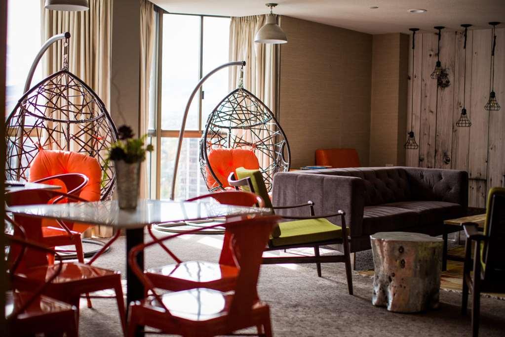 Whitney Peak Hotel Reno, Tapestry Collection By Hilton Room photo