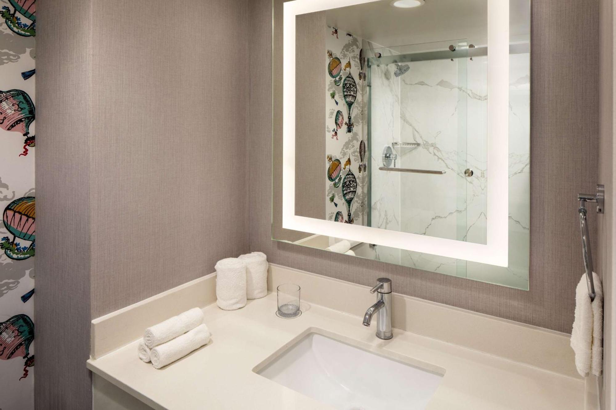 Whitney Peak Hotel Reno, Tapestry Collection By Hilton Exterior photo